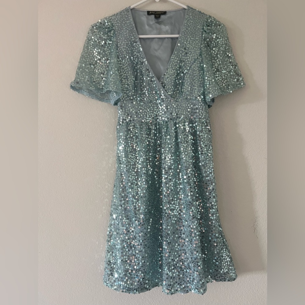 BETSY JOHNSON EVENING LIGHT BLUE SHORT SEQUINS DRESS - GORGEOUS- WOMEN’S SIZE 2